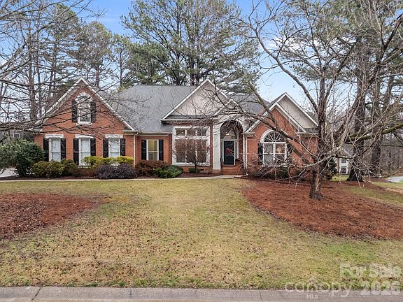 2nd image of 15728 Delancey Ln