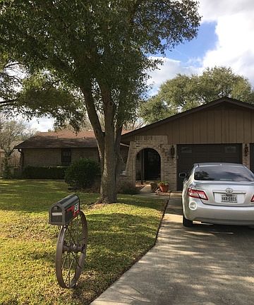 2nd image of 1311 Tulip Ln