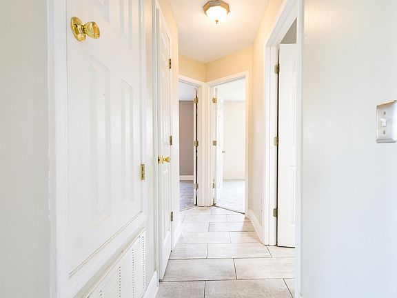 4th image of 9438 Parker Place Dr
