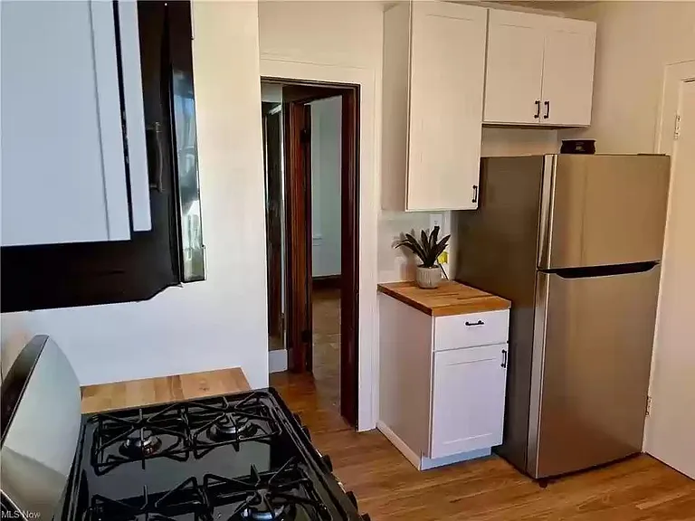 2152 Chesterland Ave — Photo 5