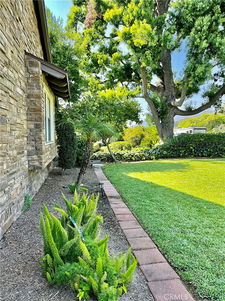 4 bed, 1840 sqft, $3,980 — Photo 4