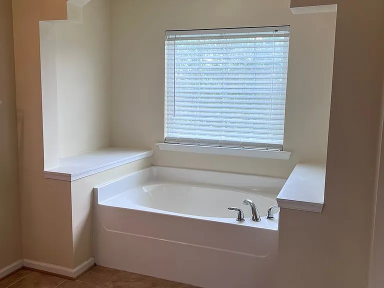 13 Hampshire Glen Pkwy — Photo 24