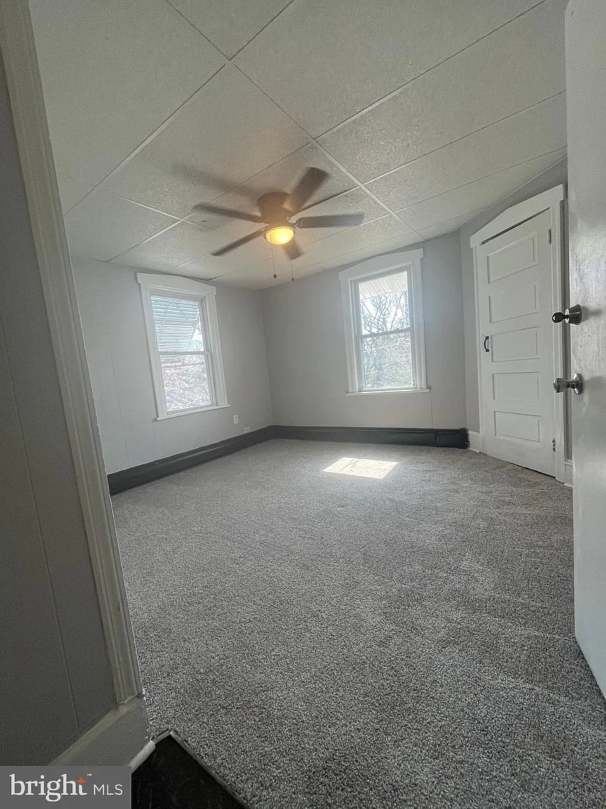 2357 Hillcrest Ave APT C photo 1
