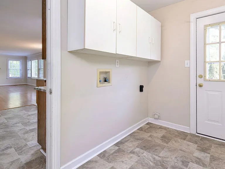44 Dryden Dr — Photo 24