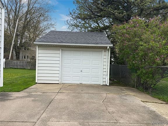3rd image of 316 Walck Rd