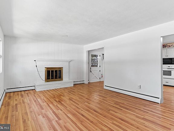 4th image of 902 Apple Dr