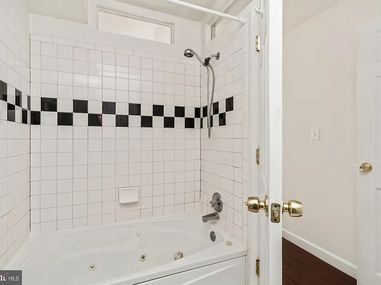 1122 William St — Photo 19