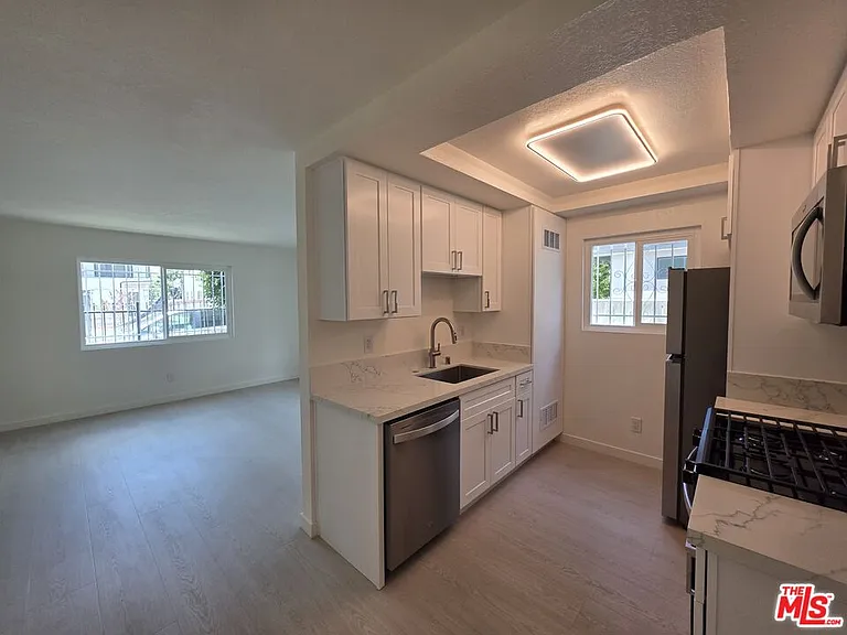 912 N Ridgewood Pl #2 — Photo 6