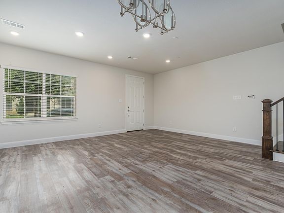 3rd image of 299 Ferndale Dr
