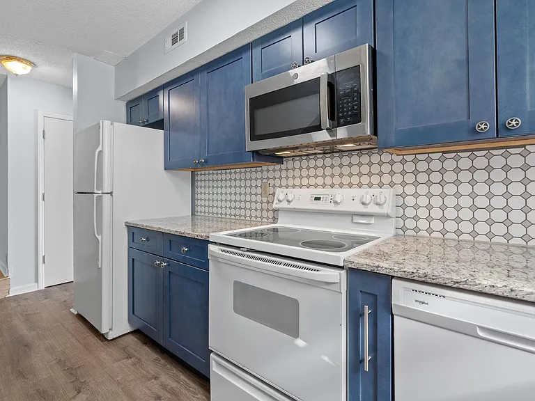 345 15th Ave S #1 — Photo 12