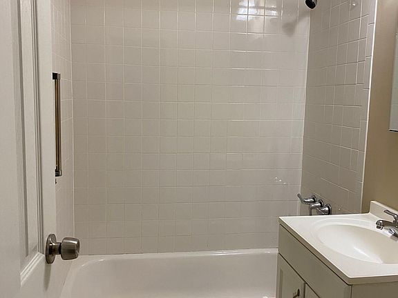 4th image of 111 Dehaven Dr APT 223