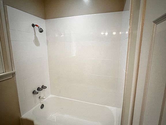 4th image of 239 W Loraine St