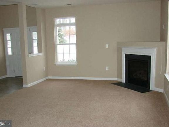 3rd image of 414 Kintyre Ln