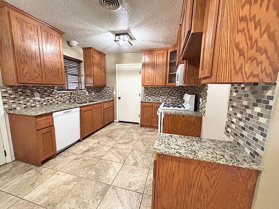 4th image of 1205 Avenue K