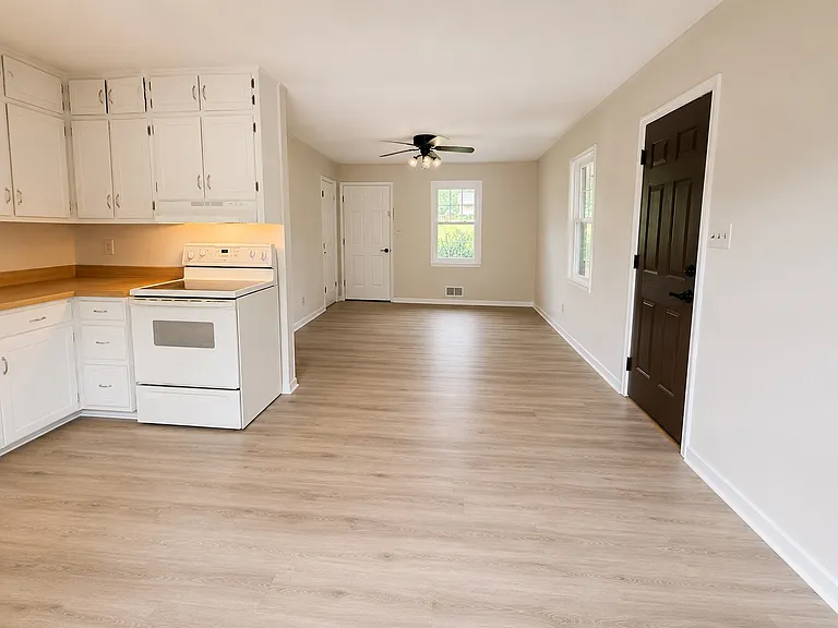 1285 N McDonough Rd — Photo 2