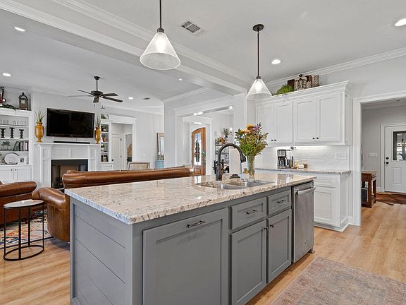 5th image of 42 Copperfield Dr