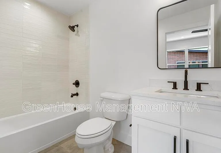627 SW C St — Photo 14