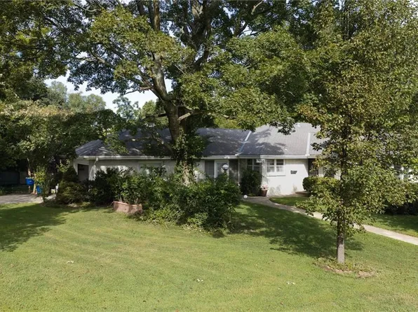 5090 Outlook St, Mission, KS 66202