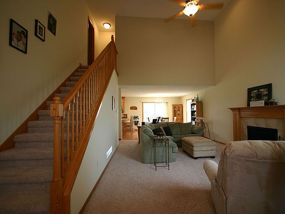 3rd image of 502 Hawthorne Dr