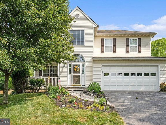 3rd image of 303 Cranston Dr