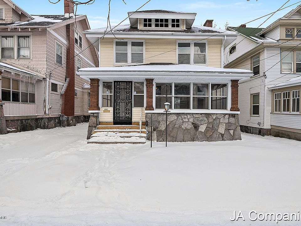1st image of 641 Fuller Ave SE