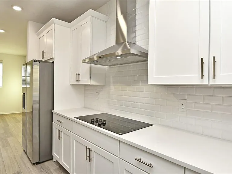 2948 Voyager Ave — Photo 7