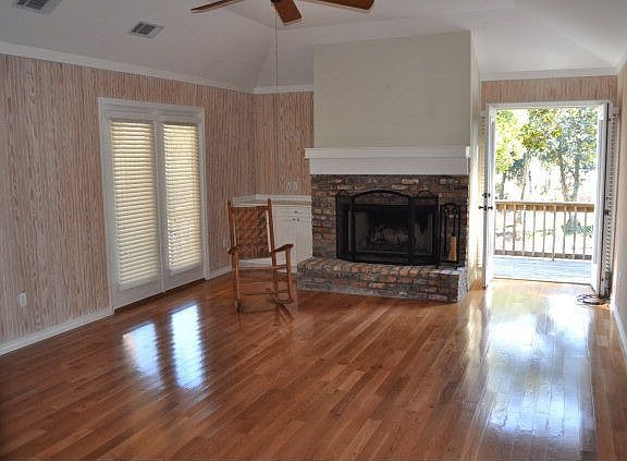 4th image of 13951 Woodland Dr