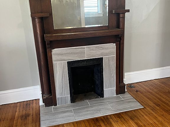 downstairs fireplace (decorative only)