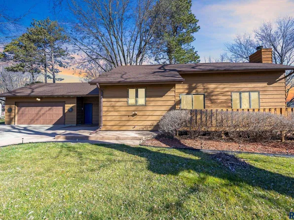 408 Hyden Dr, Alcester, SD 57001