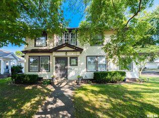 706 Bacon St, Pekin, IL 61554