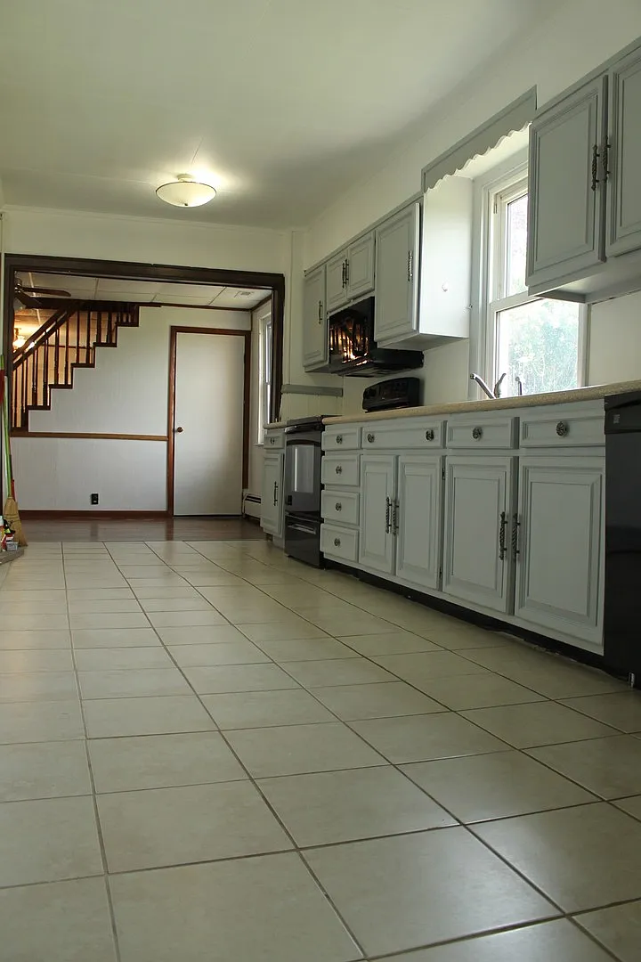 Spacious Semi-Detached Home — Photo 3