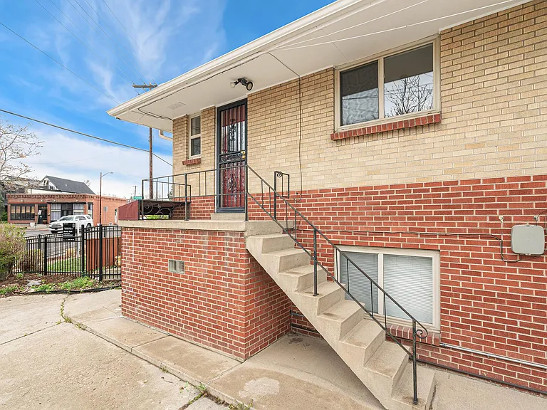 3286 W Fairview Pl — Photo 21