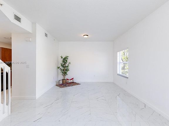 3rd image of 1009 SW 144th Ave #2701