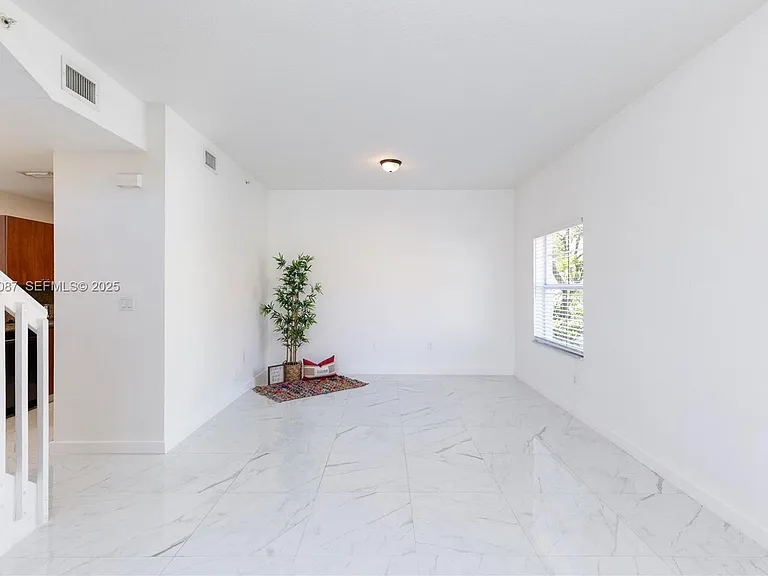 1009 SW 144th Ave #2701 — Photo 3