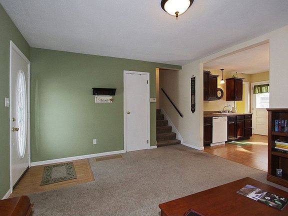 3rd image of 11 Hyde Park Row
