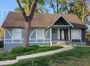 1906 SW Ensley Ln, Lees Summit, MO 64081