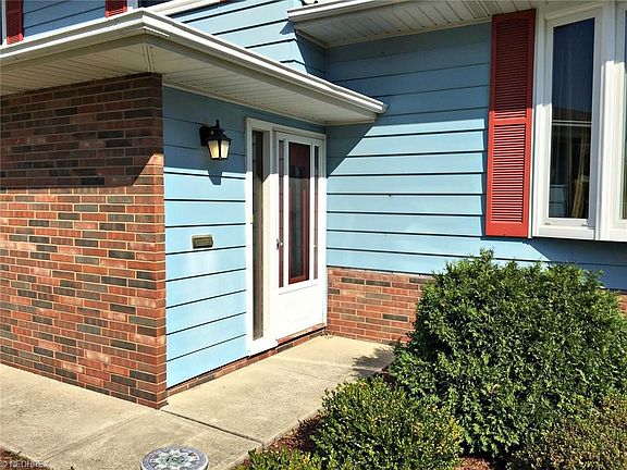 2nd image of 2746 Bowmen Ln
