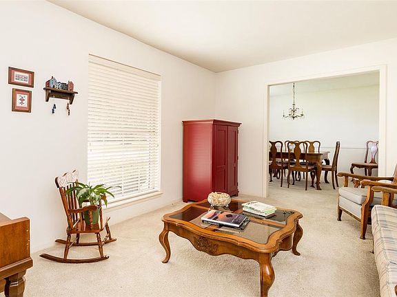 5th image of 1385 Sheridan Ln