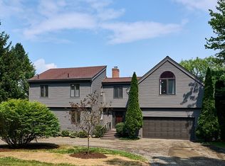 826 S East St, Amherst, MA 01002