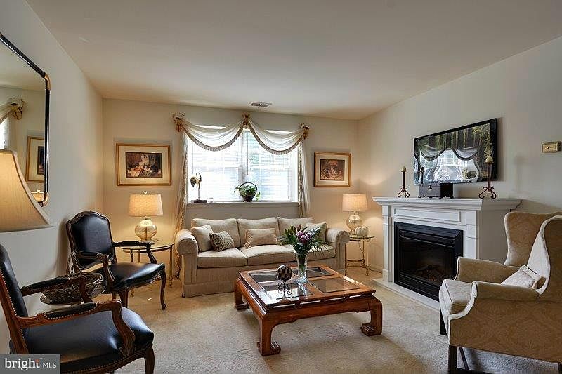 1st image of 804 Old English Ct APT 2A