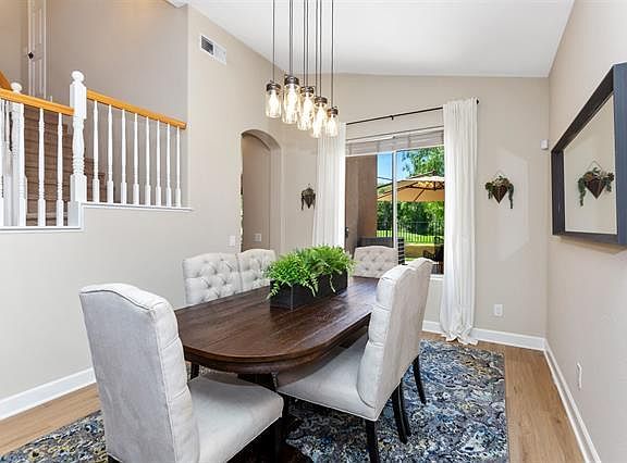 5th image of 562 Golf Glen Dr