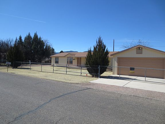4th image of 2426 N La Grande