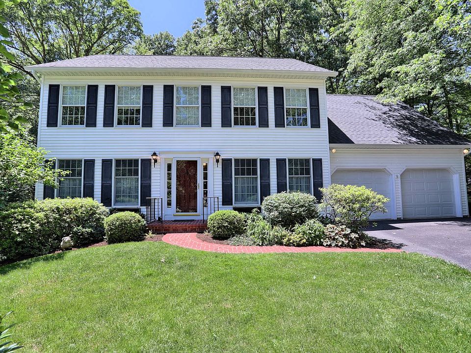 1st image of 695 Berkshire Dr