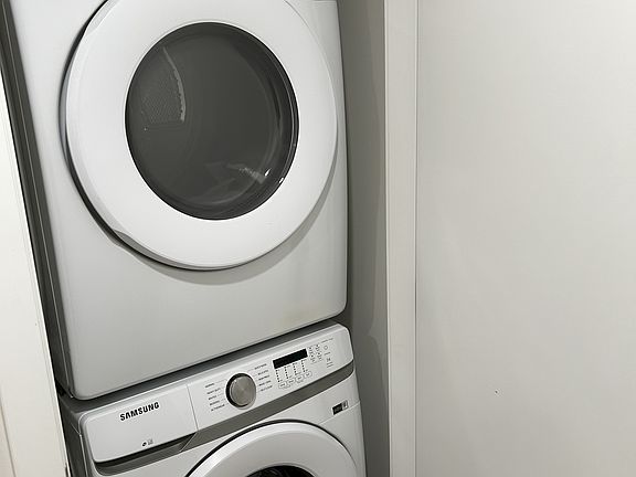 5th image of 2108 Gilmore Ave #2401