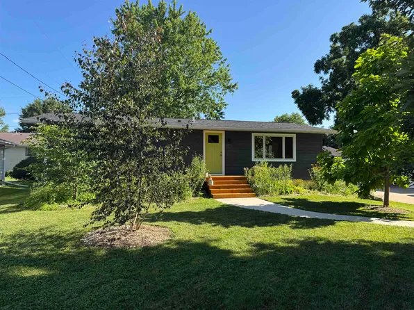 401 Mound St, Decorah, IA 52101