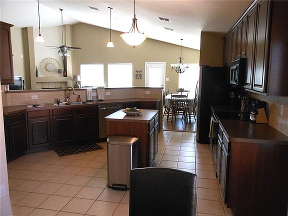 5th image of 1404 Gordon Dr