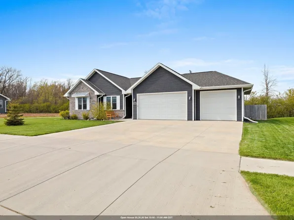 1138 W Thorn Creek Dr, Hilbert, WI 54129