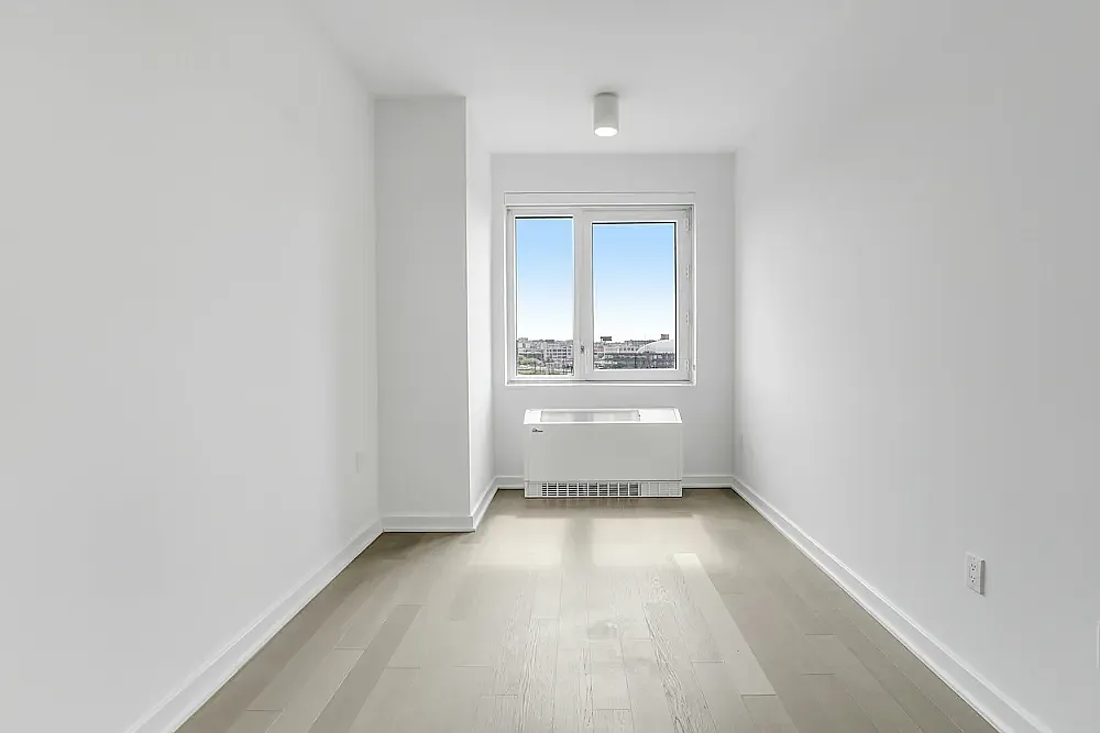 29-22 Northern Boulevard — Photo 1