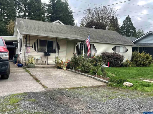 1114 Spruce St, Sweet Home, OR 97386