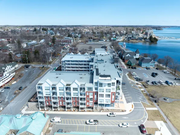 130 Water St #403, Gananoque, ON K7G 0A8